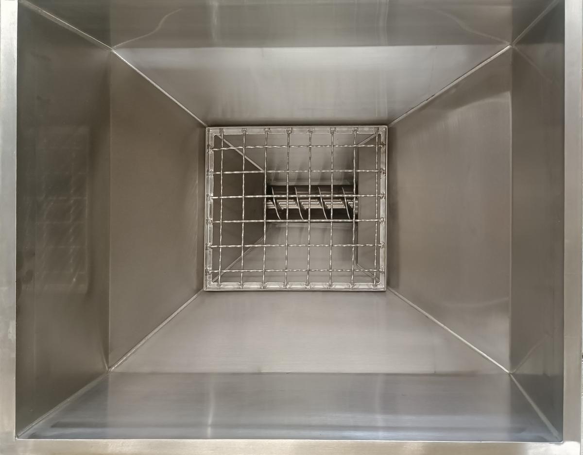 Screw Conveyor Hopper Micro Dosing Hopper Screw Feeder Bucket Conveyor Powder Hopper and Feeder Fracturing Blender Truck